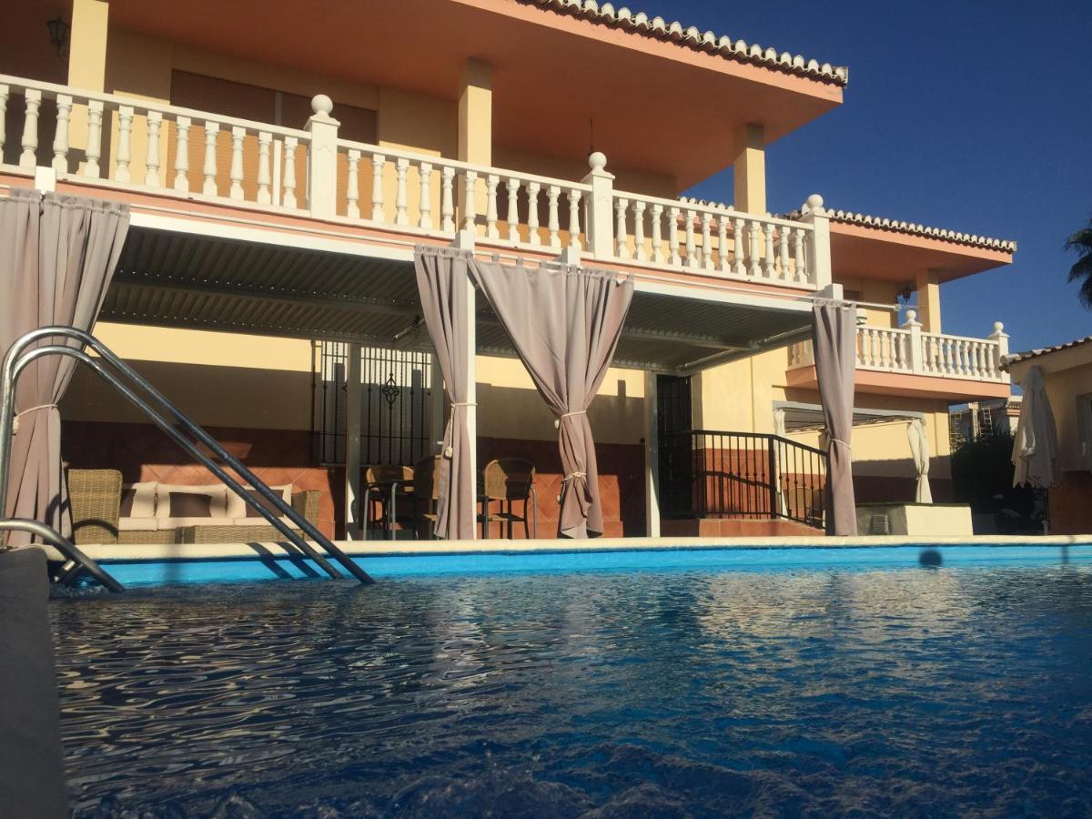 Villa De La Acacia Gojar المظهر الخارجي الصورة
