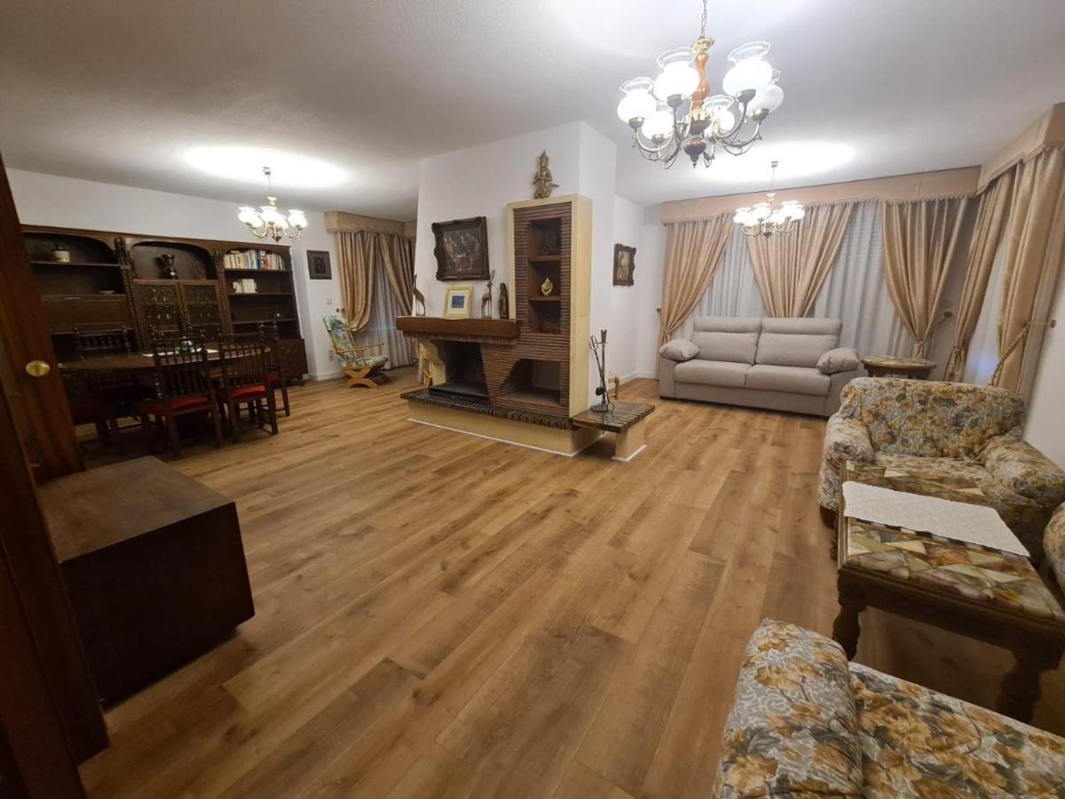Villa De La Acacia Gojar المظهر الخارجي الصورة